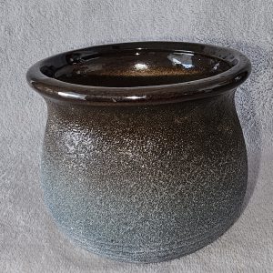 Pot céramique givré bleuté foncé et marron foncé sur le pourtour