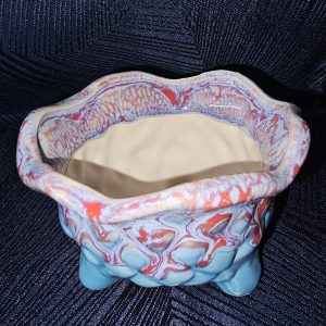 Petit pot glacis écailles bleues et rouge